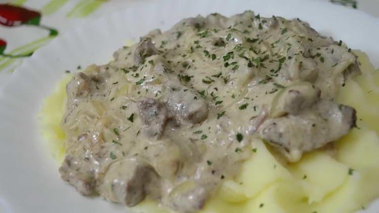 beef in sour cream sauce