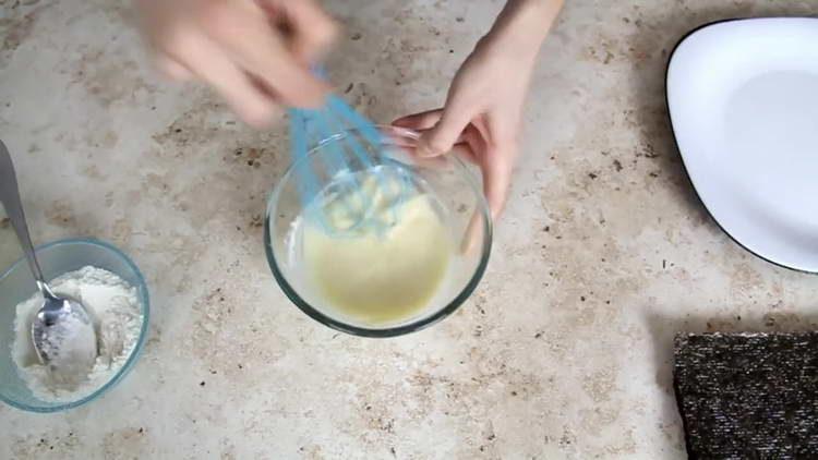 mix the grapes and flour