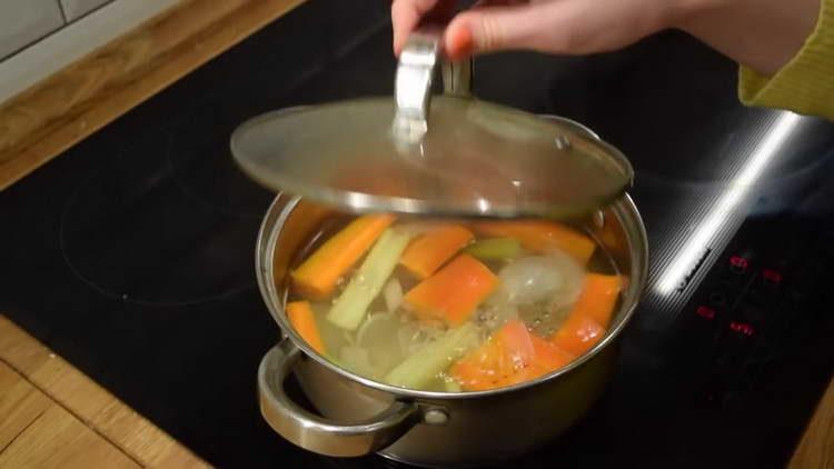 cook vegetables under the lid