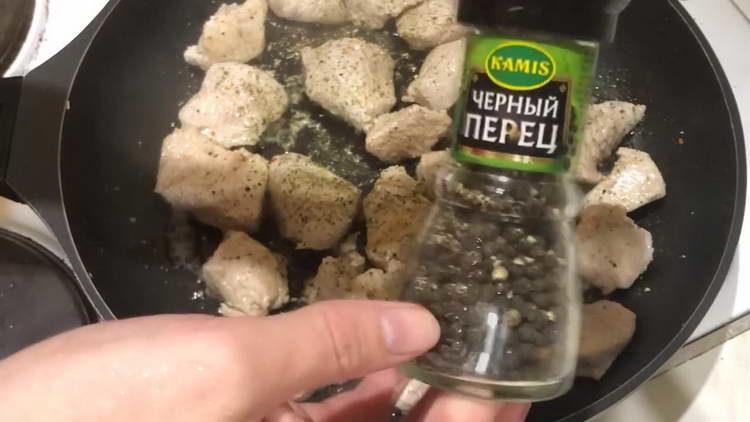 send spices to the pan