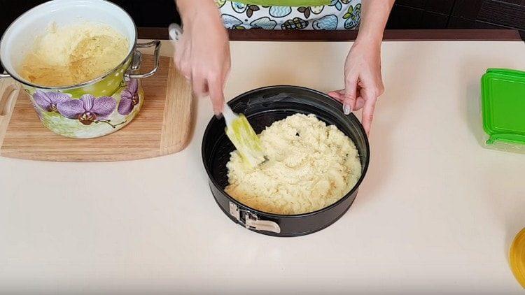 We spread half the potatoes in a greased form.