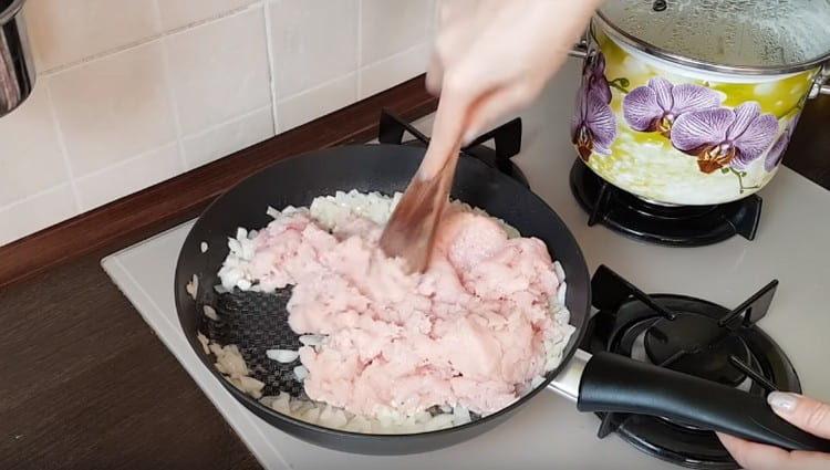 Add minced meat to the onion.