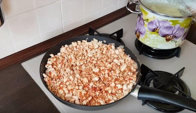 Stew the filling for a few more minutes.