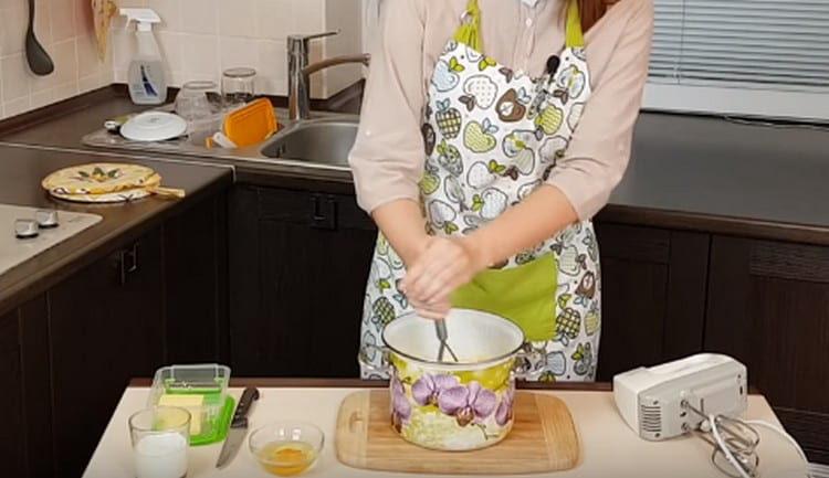 Knead the finished potatoes in mashed potatoes.