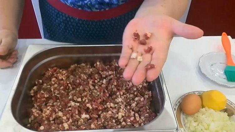 twist the minced meat