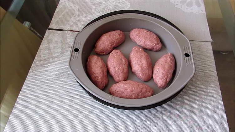 put the cutlets in the form