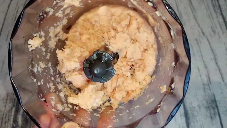 grind chum salmon filet in a blender