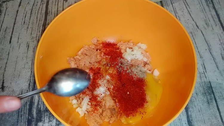 add paprika to the minced meat