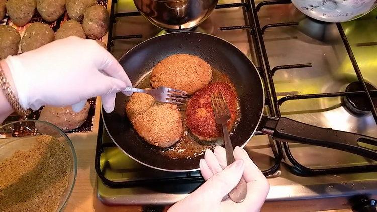 saute the minced meat