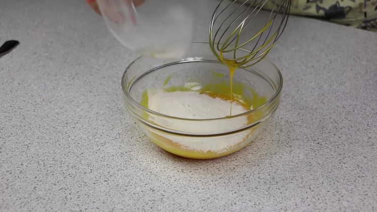mix sugar with yolks