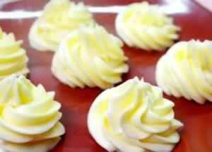 preparing the best cream for roll