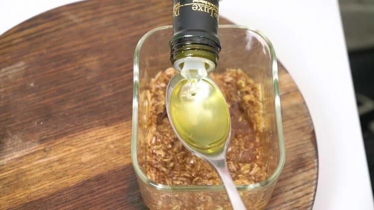 mix garlic with ginger and soy sauce