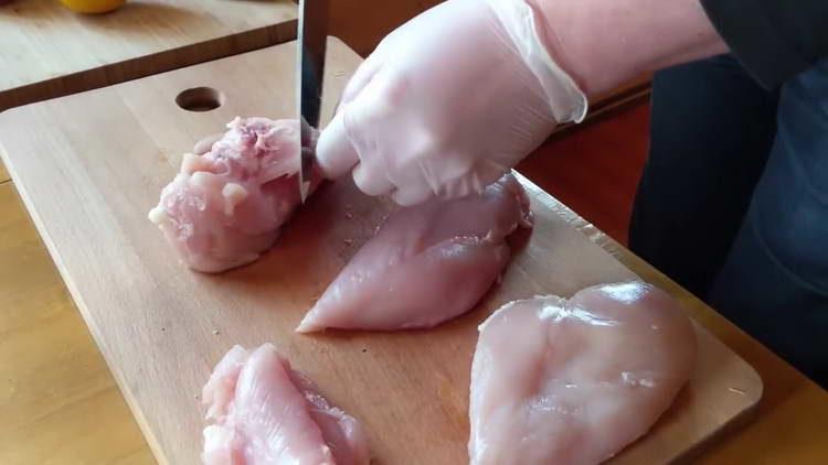 cut the chicken along