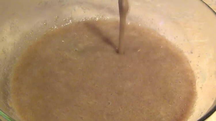 pour flour with water