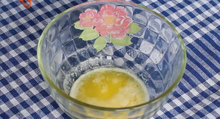 pour the butter in a bowl