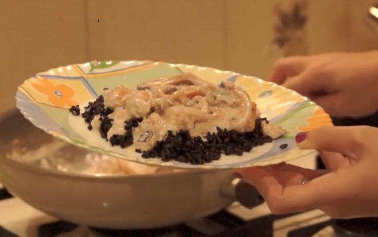 seafood in cream sauce ready