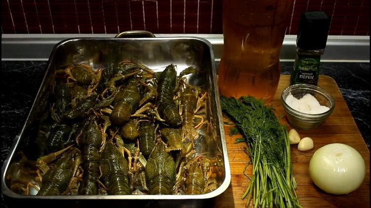 Cooking crayfish with beer