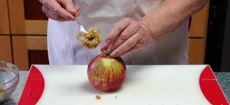 put the filling in the apple