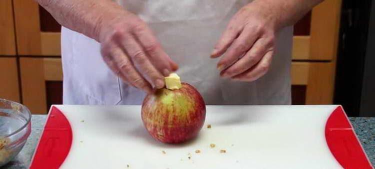 put butter on an apple