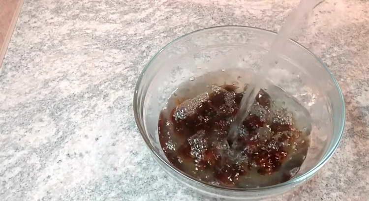 fill the dates with water