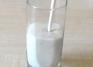 Tasty and healthy oatmeal smoothie