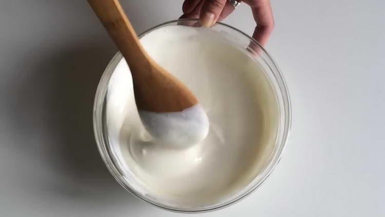 mix sour cream with ingredients