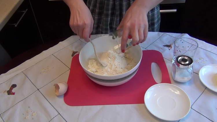 mix cottage cheese and sugar