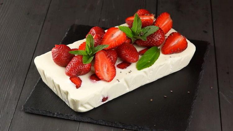 Strawberry Curd Dessert with Gelatin