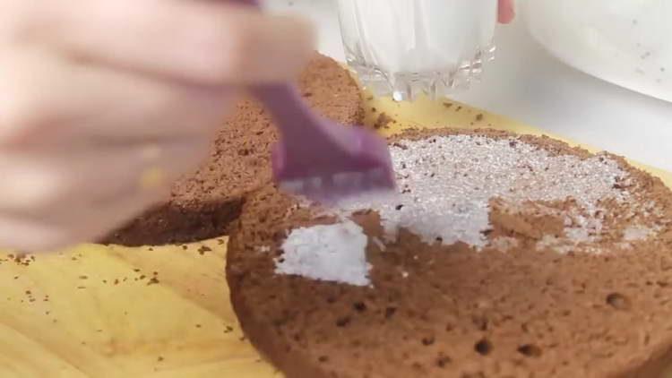 grease cakes with cream