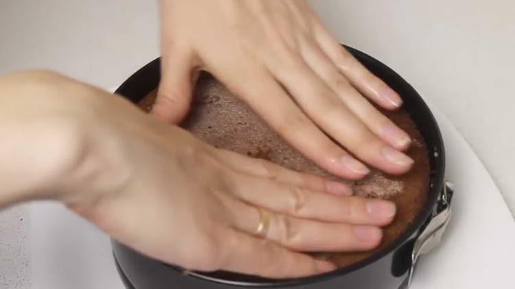 cover the cream with a second cake