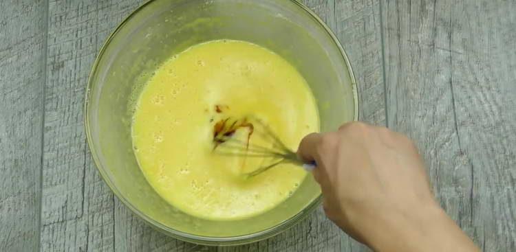 pour in the vanilla essence