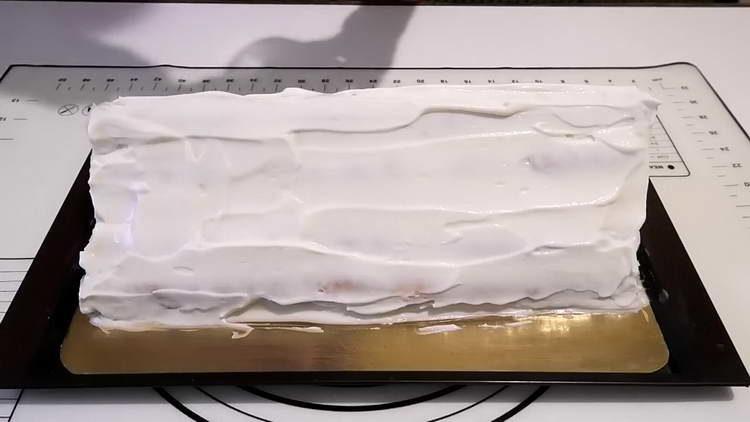 put the cake in the fridge