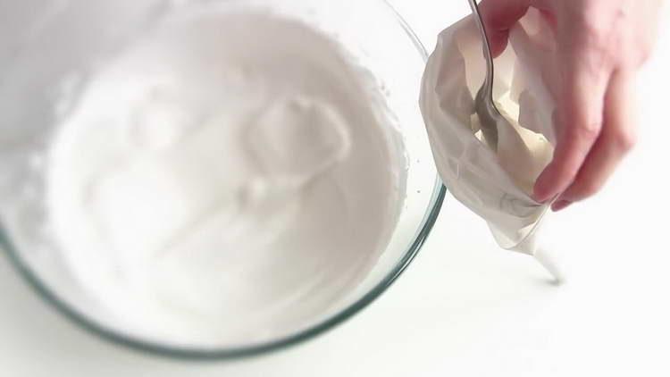 transfer cream to a pastry bag