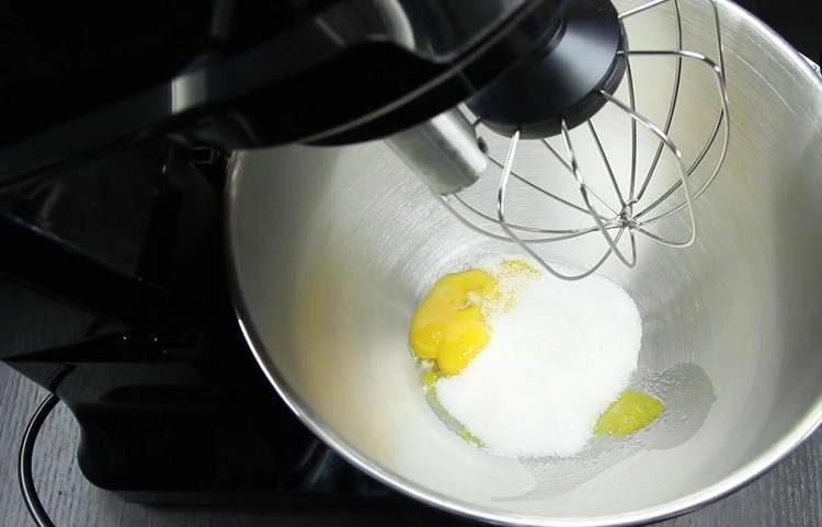 pour sugar and vanilla