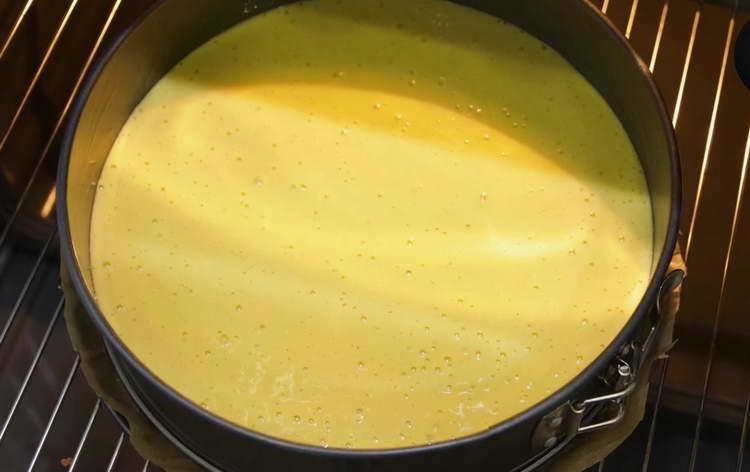 bake a biscuit in the oven