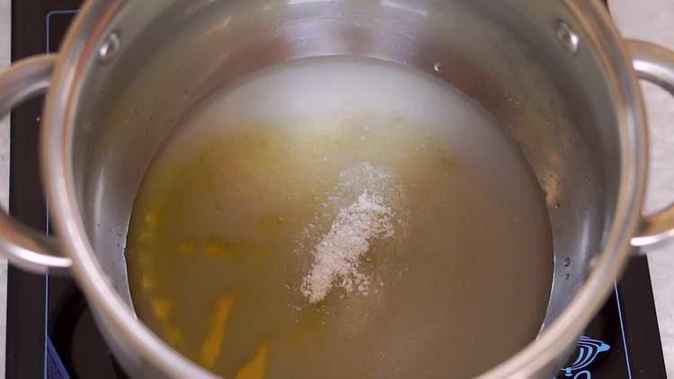 put water with sugar on fire