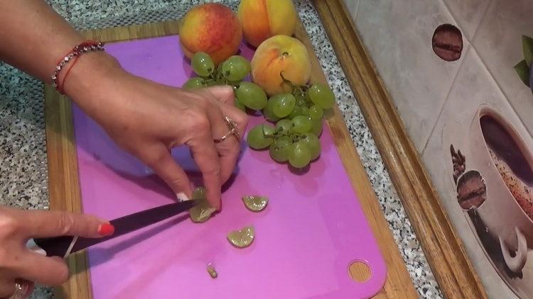 cut the grapes