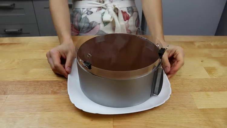 send the cake to the fridge