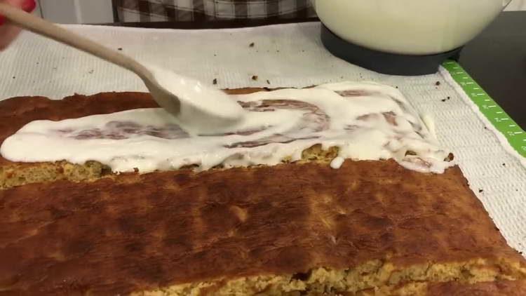 grease the cake with sour cream