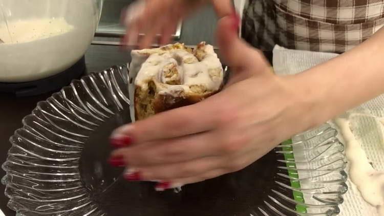 put the roll on a plate