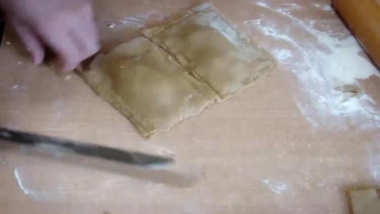 we form gingerbread cookies