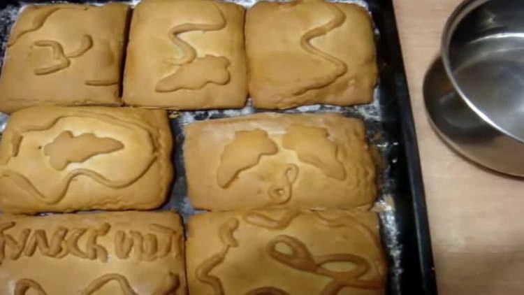 send the gingerbread cookies to the oven