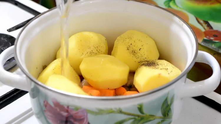 pour vegetables with water